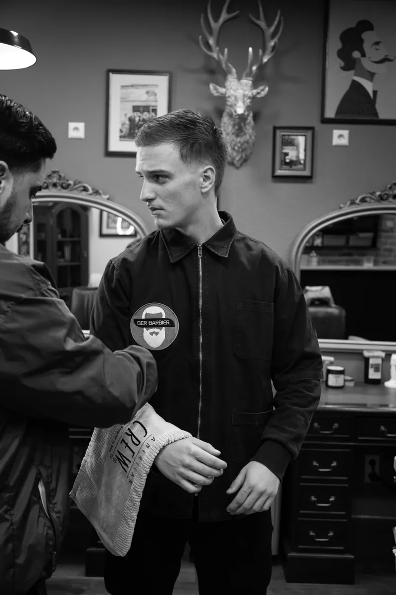 Jacke mit dem Logo-Patch von Der Barbier