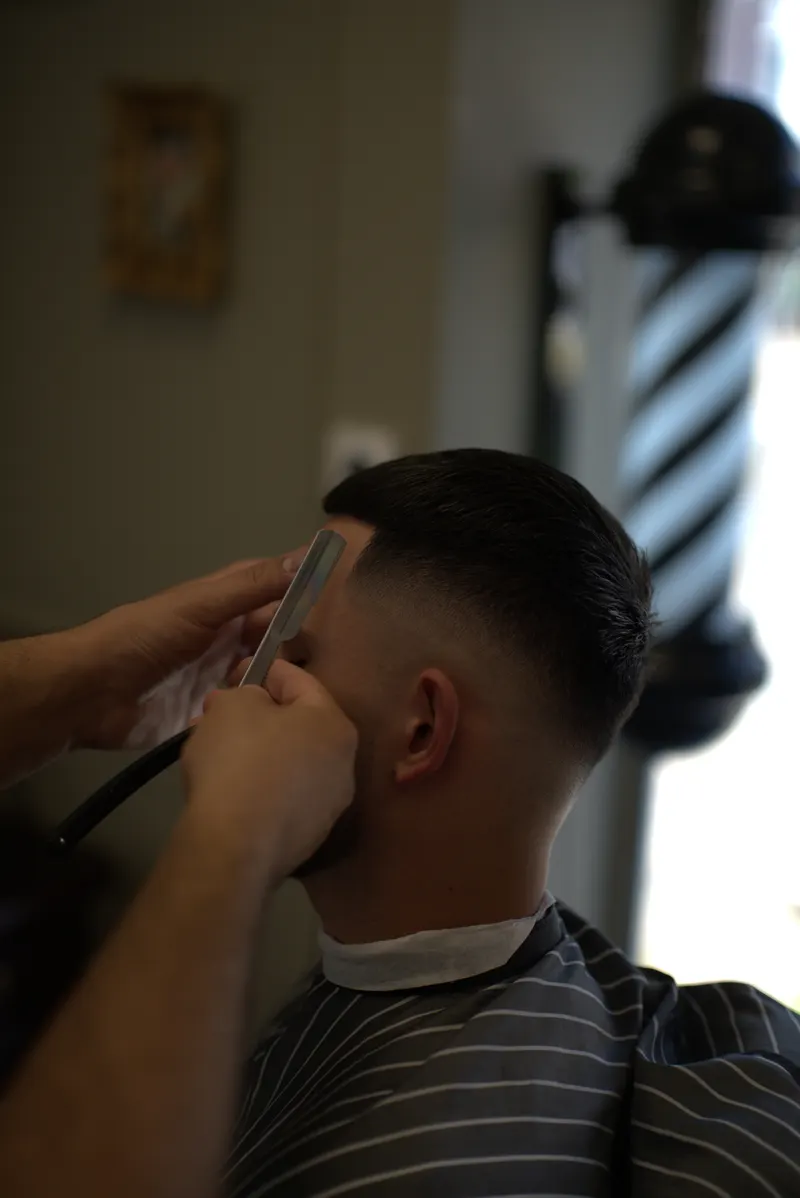 Fade mit Messer-Finish an der Kontur